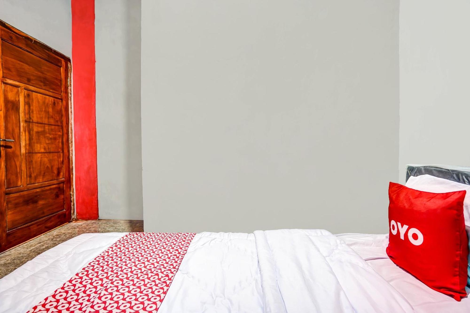 Oyo 90799 Griyo Sonia 2* Surabaya