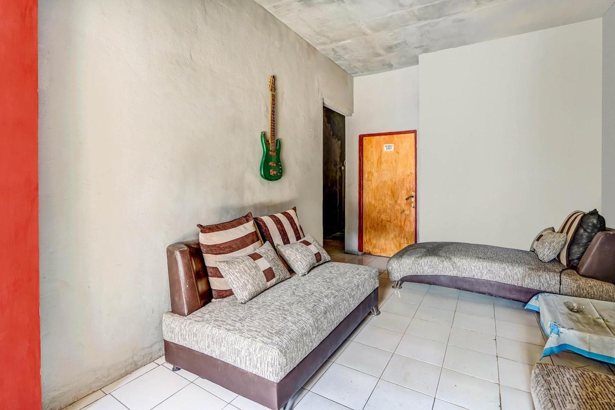 Oyo 90799 Griyo Sonia Hotel 2*